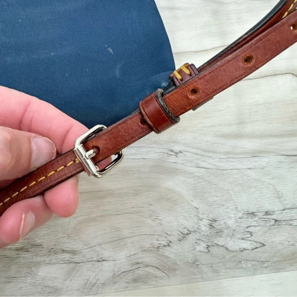 Dooney & Bourke Navy Nylon Crossbody Pouchette $148 Basic Minimalist Travel - Picture 4 of 11